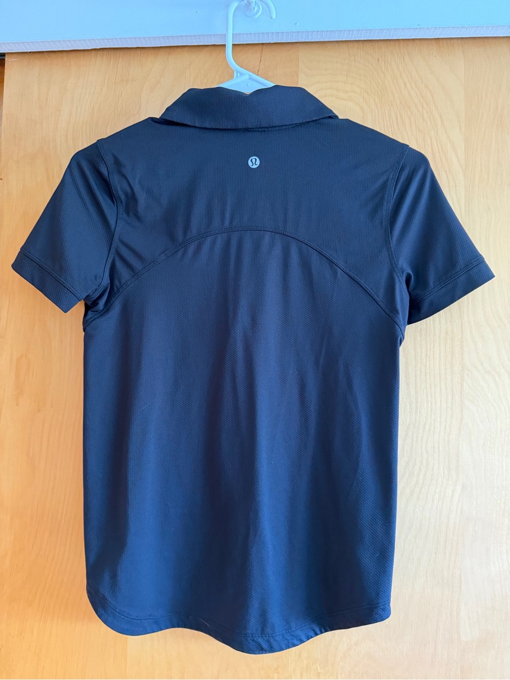 Lulu Lemon black womens collared athletic t shirt - Picture 3 of 4